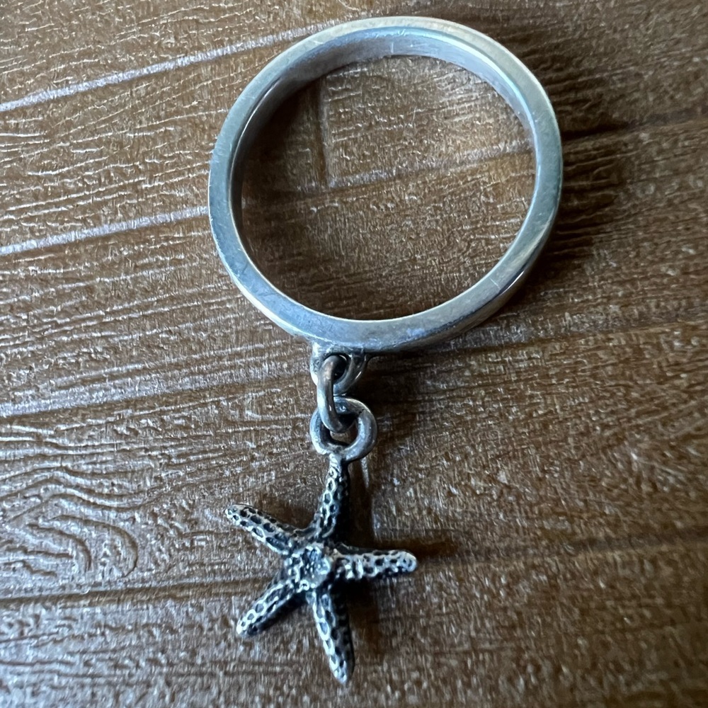 James Avery Retired starfish dangle ring size 5! 925